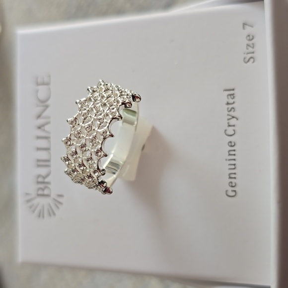 BRILLANCE BRAND WOMENS SILVER "GENUINE CRYSTAL" FASHION RING SIZE 7 - Picture 2 of 11